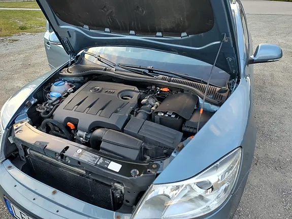 Skoda Octavia 2011 photo 2