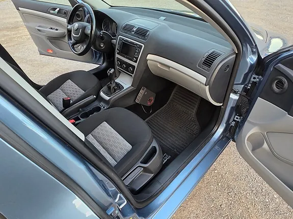 Skoda Octavia 2011 photo 4