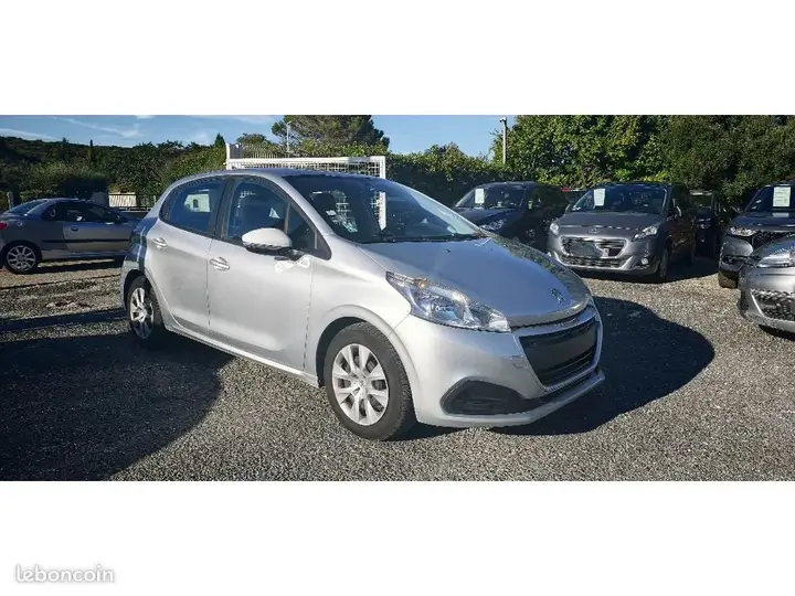 Peugeot 208 2018 photo 3