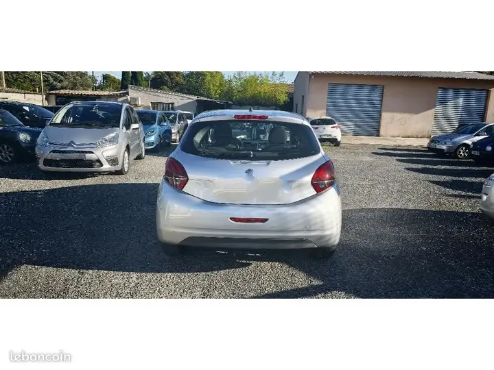 Peugeot 208 2018 photo 5