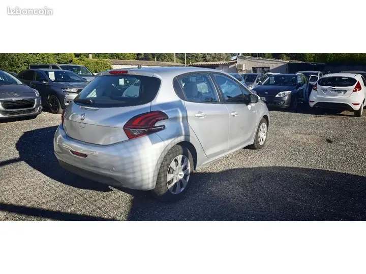 Peugeot 208 2018 photo 4