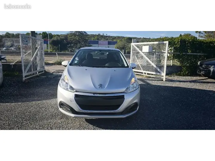 Peugeot 208 2018 photo 2