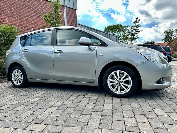 Toyota Verso 2011 photo 3
