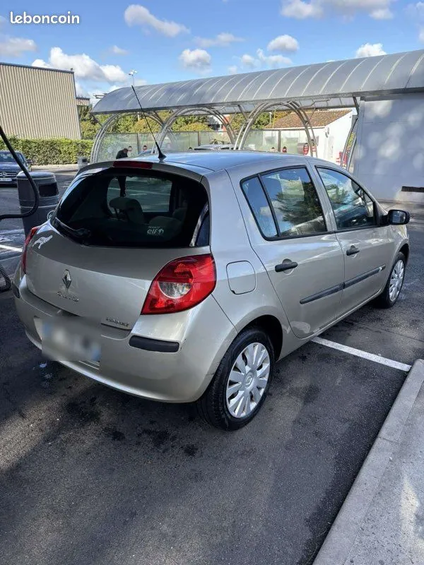Renault Clio 2007 photo 3