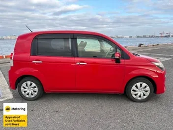Toyota Spade 2015 photo 4