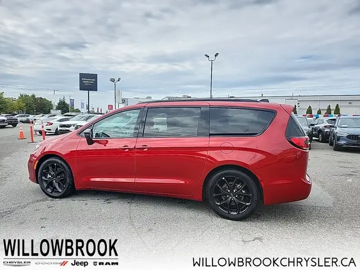 Chrysler Pacifica 2024 photo 4