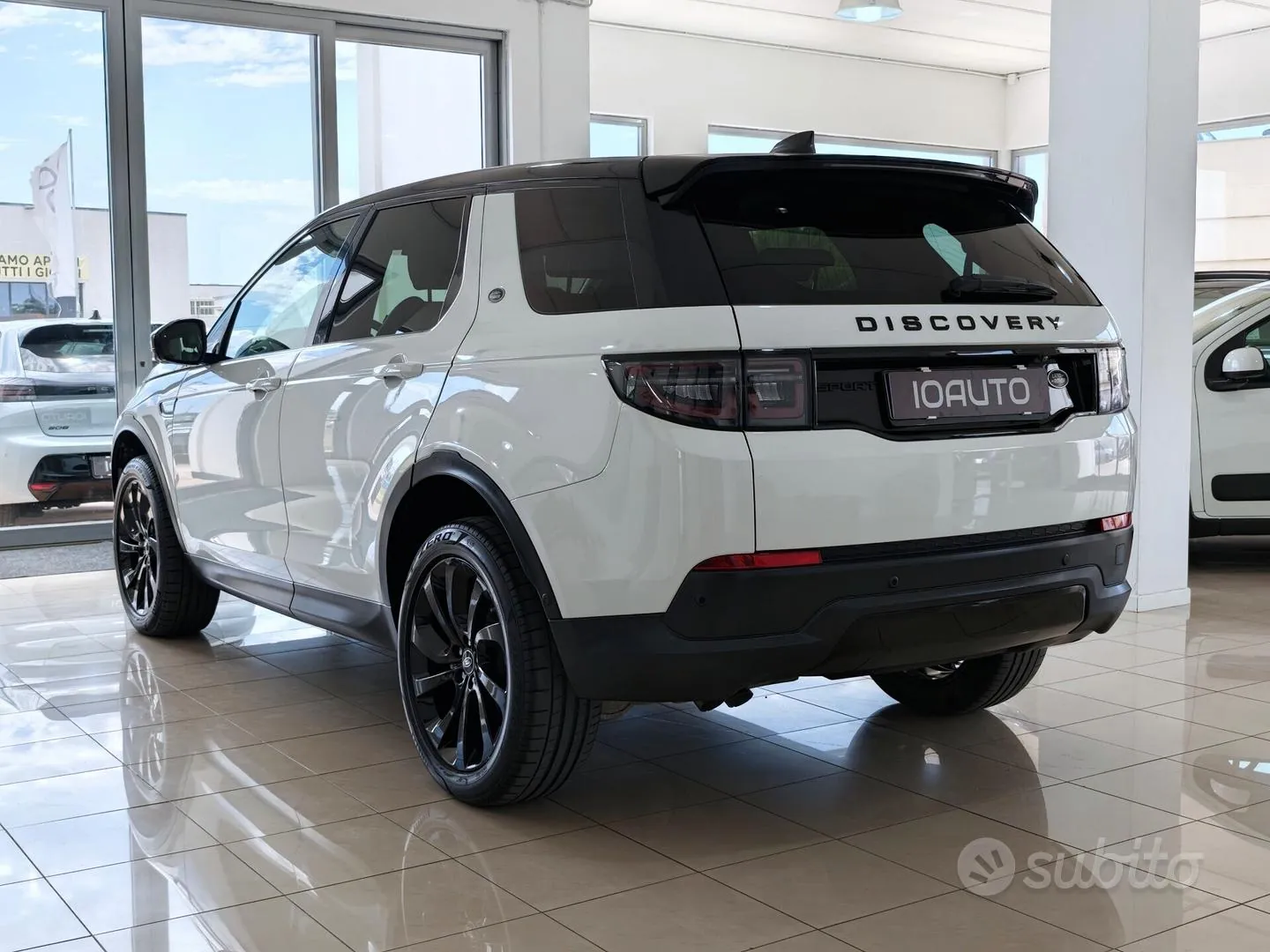 Land Rover Discovery Sport 2021 photo 4