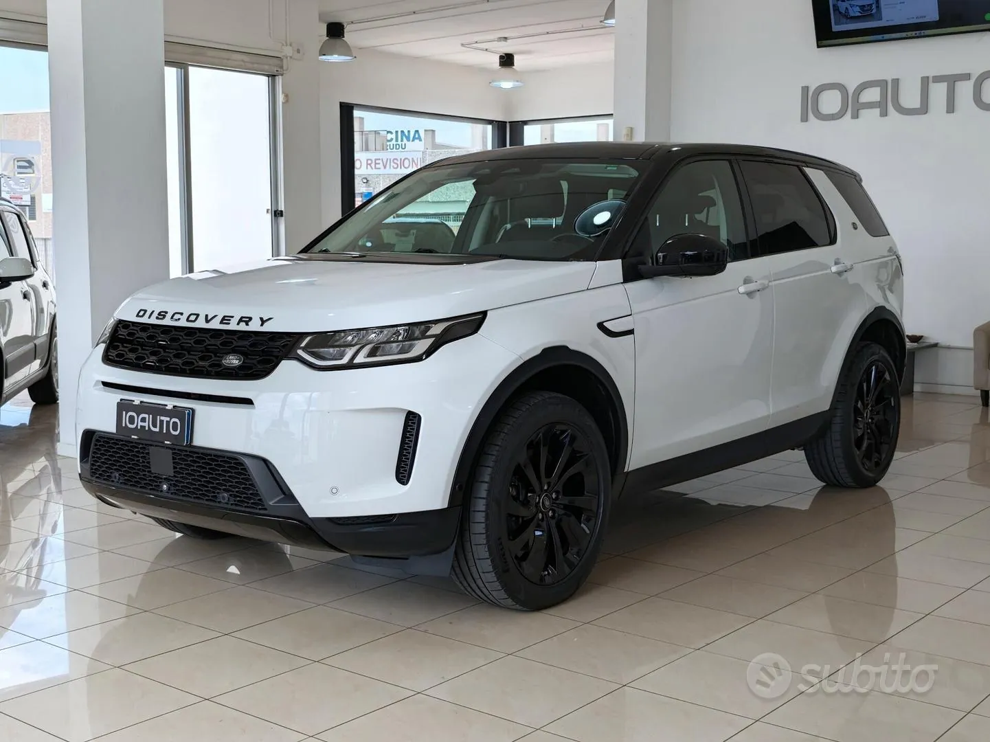 Land Rover Discovery Sport 2021 photo 2