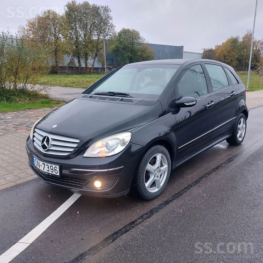Mercedes-Benz B180