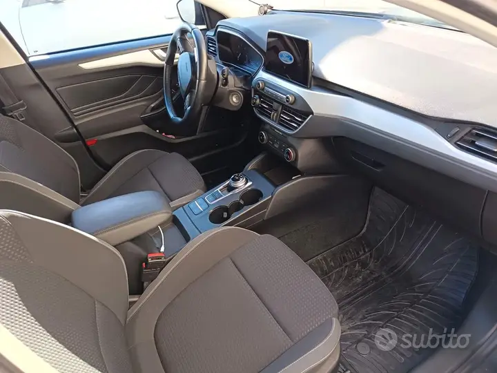 Ford Focus 2019 photo 2