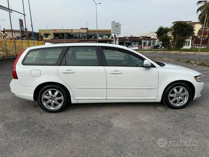 Volvo V50 2010 photo 5