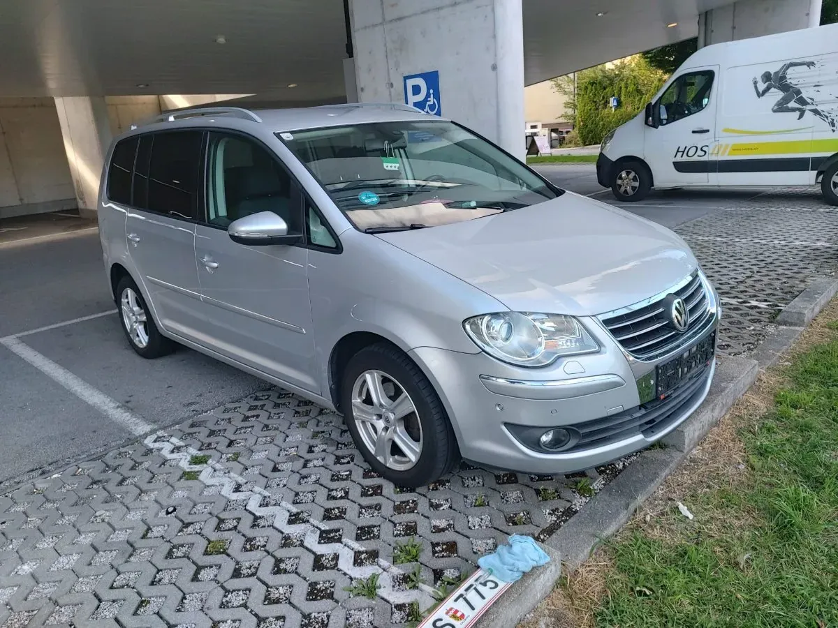 Volkswagen Touran 2010 photo 3