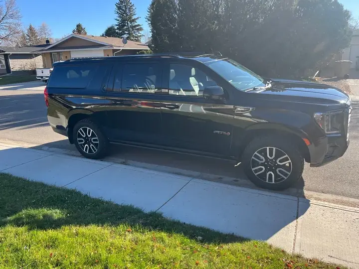 GMC Yukon Xl 2021 photo 3