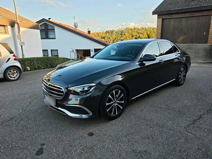 Mercedes-Benz E 220D
