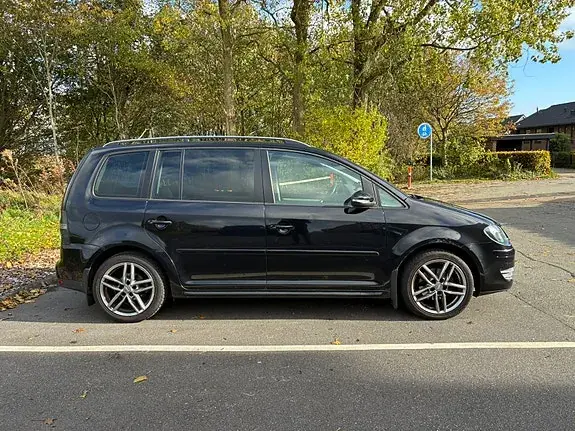 Volkswagen Touran 2009 photo 2