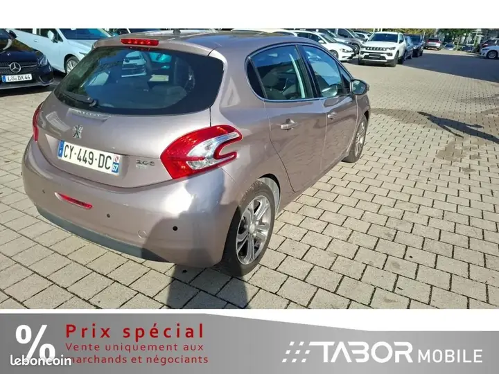 Peugeot 208 2013 photo 3