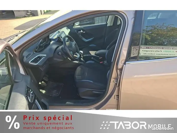 Peugeot 208 2013 photo 5