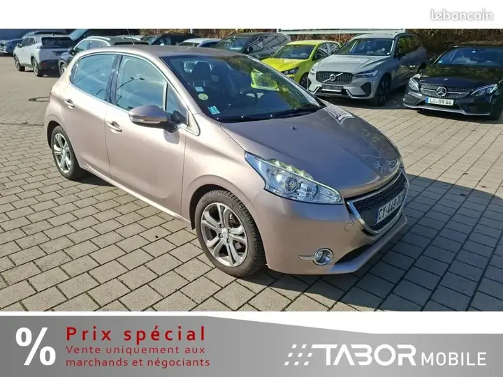 Peugeot 208 2013 photo 2