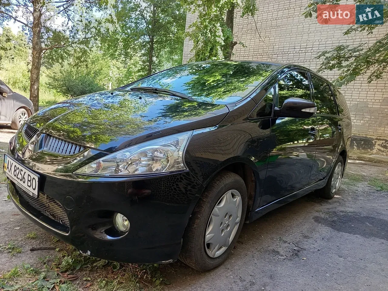 Mitsubishi Grandis 2008 photo 2