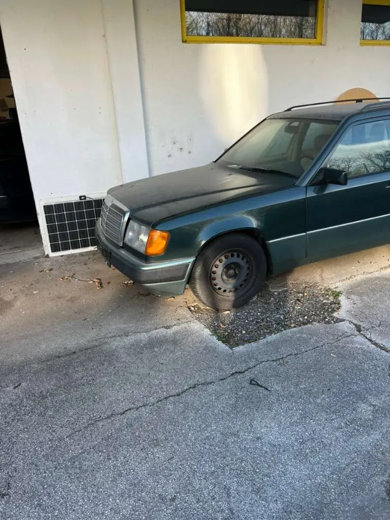 Mercedes-Benz Eklasse 1990 photo 2