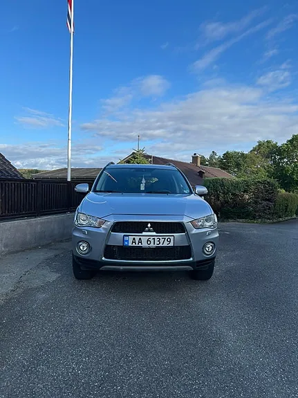 Mitsubishi Outlander 2012 photo 2
