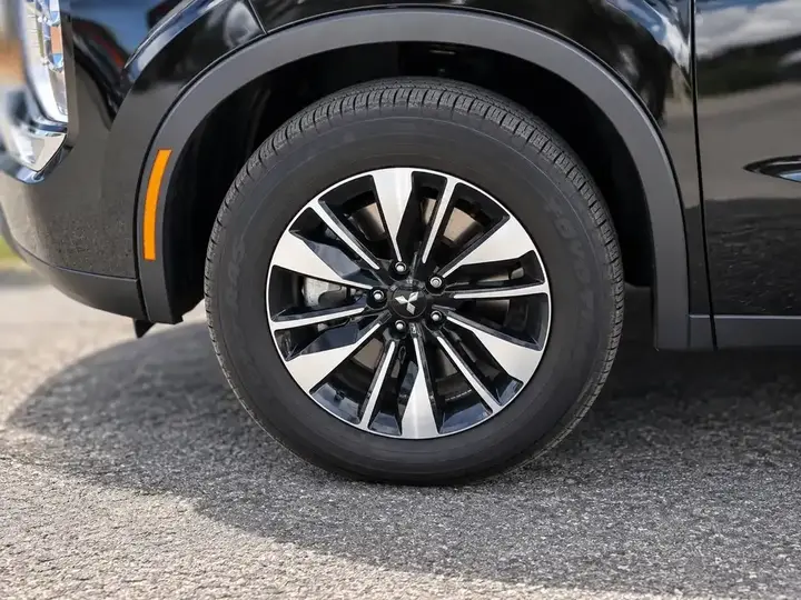 Mitsubishi Outlander 2026 photo 3