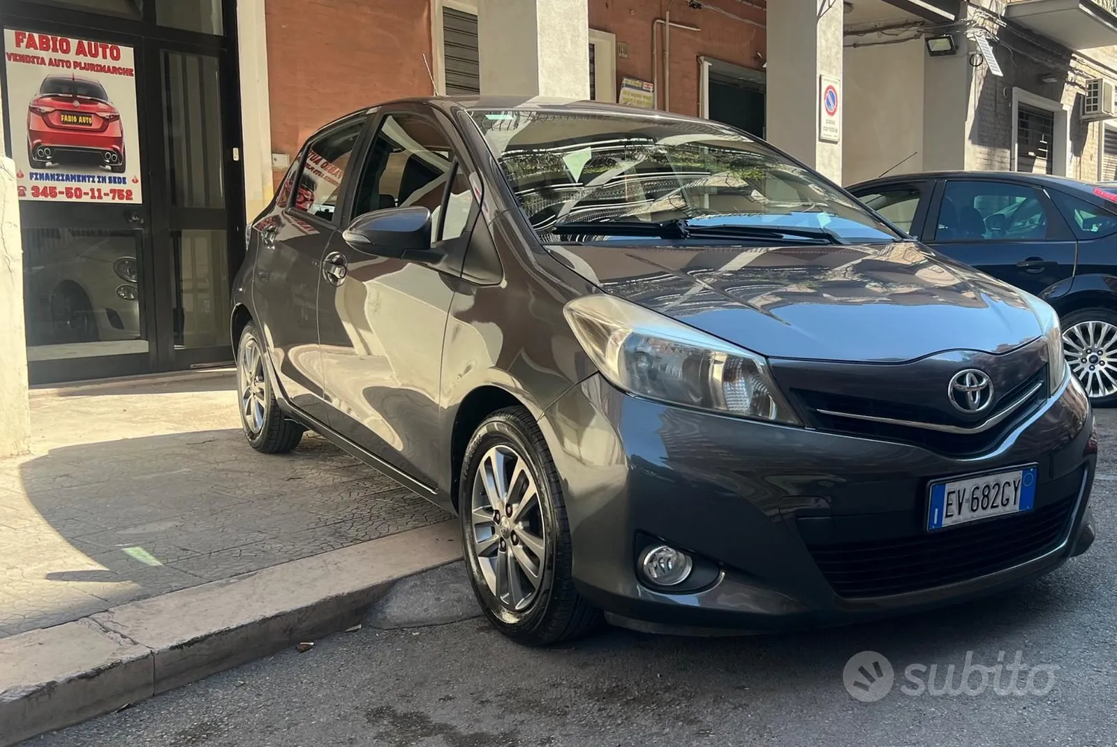 Toyota Yaris 2014 photo 2