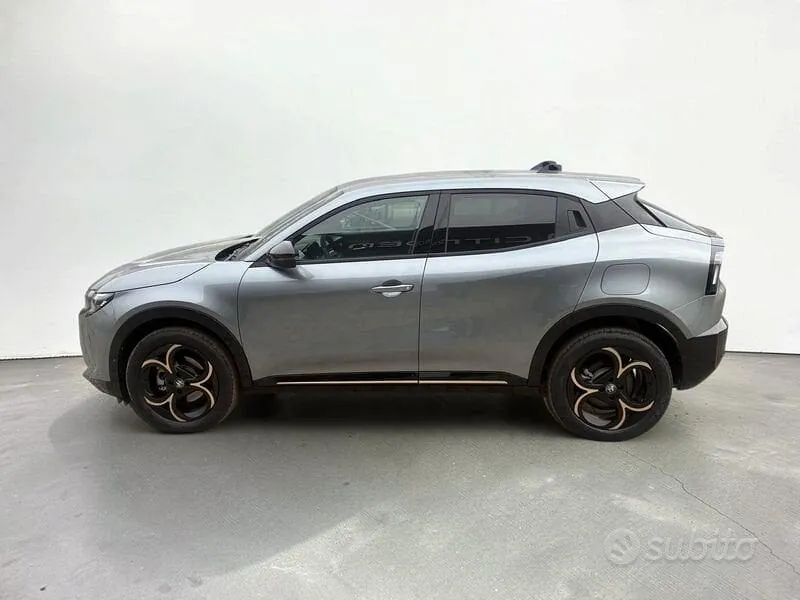 Alfa Romeo Junior 2025 photo 2