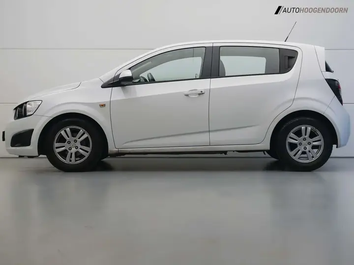Chevrolet Aveo 2011 photo 2