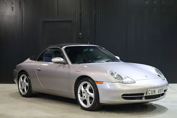 Porsche 911 Carrera 4 2001 photo 3
