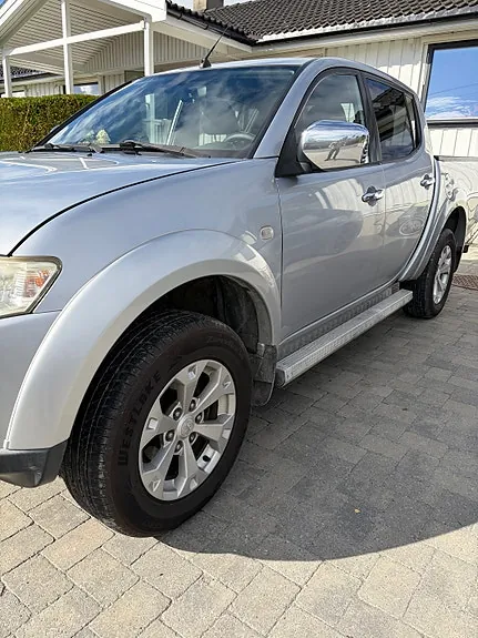 Mitsubishi L200 2011 photo 2