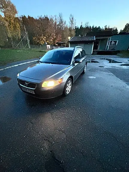 Volvo V50 2009 photo 2