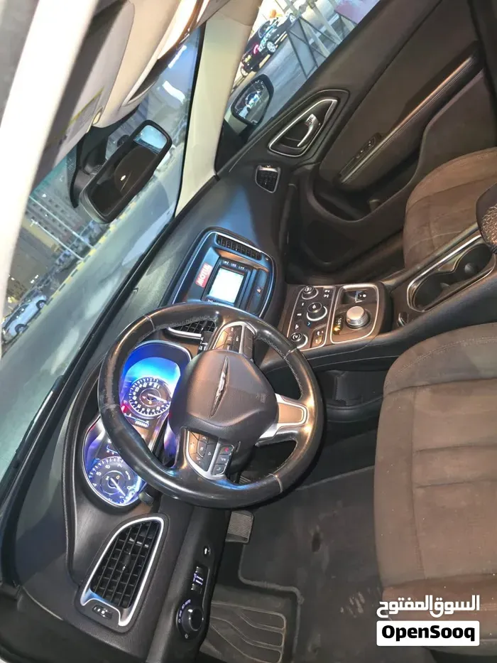 Chrysler 200 2015 photo 2