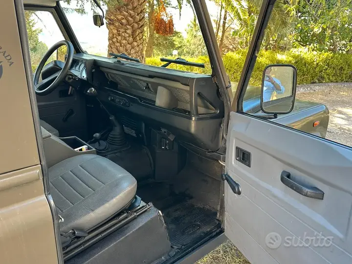Land Rover Defender 2000 photo 3
