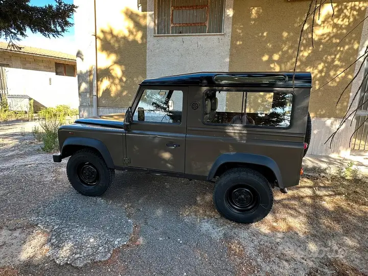 Land Rover Defender 2000 photo 2