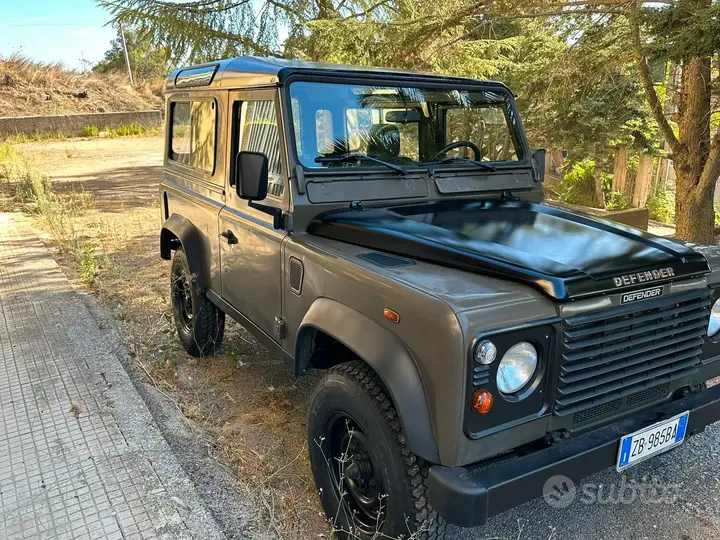 Land Rover Defender