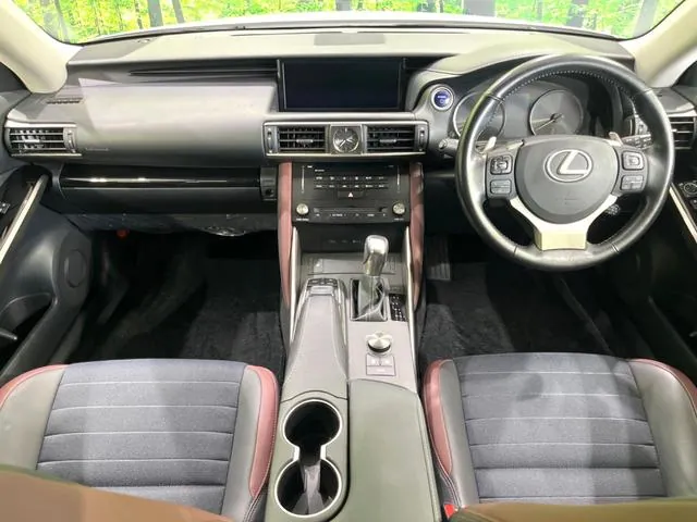 Lexus Is 2017 photo 2