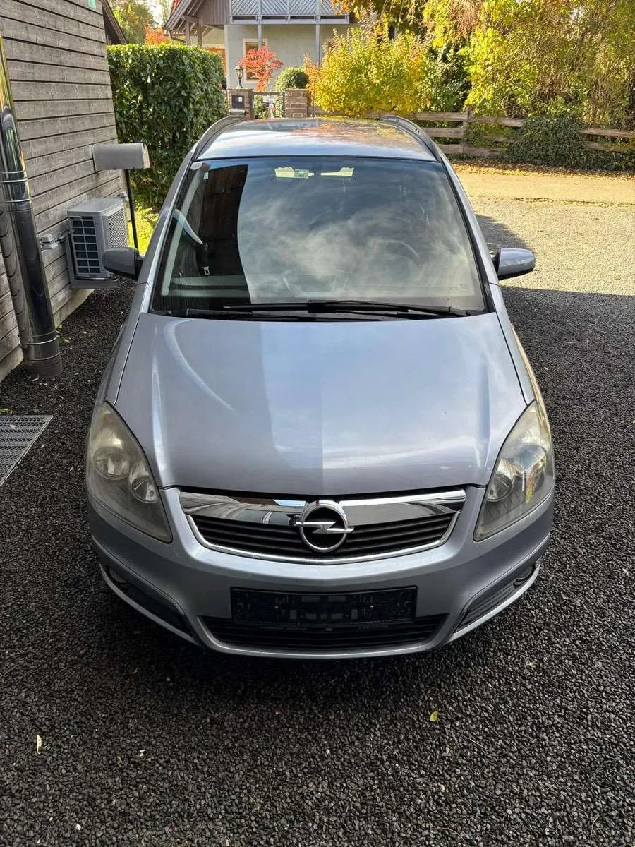Opel Zafira 2005 photo 2