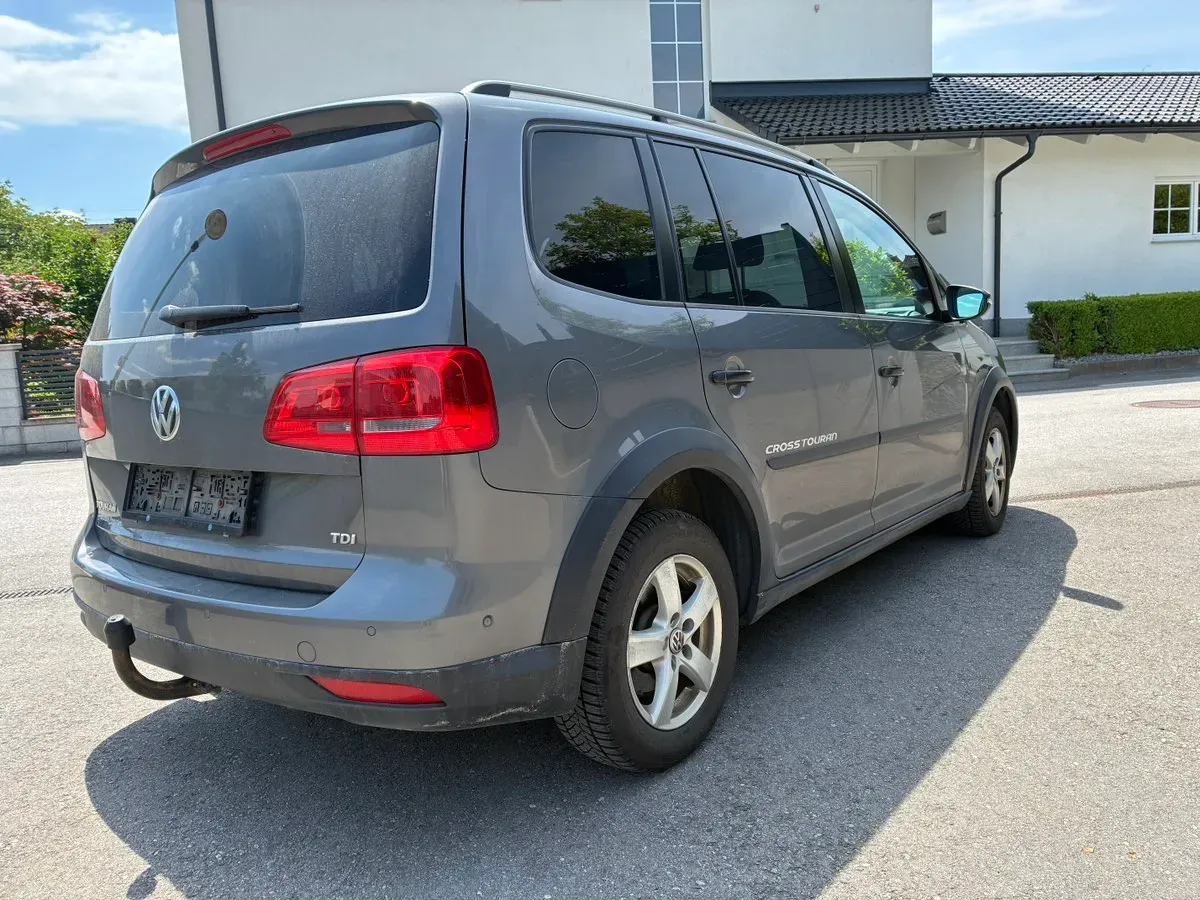 Volkswagen Touran Cross 2011 photo 3