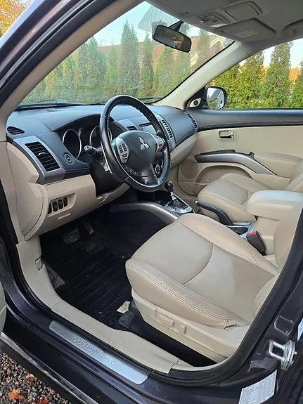 Mitsubishi Outlander 2012 photo 4