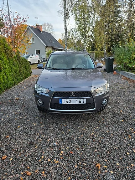 Mitsubishi Outlander 2012 photo 2