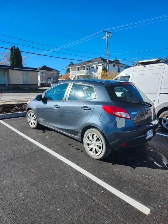 Mazda 2 2012 photo 2