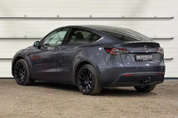 Tesla Model Y 2023 photo 3