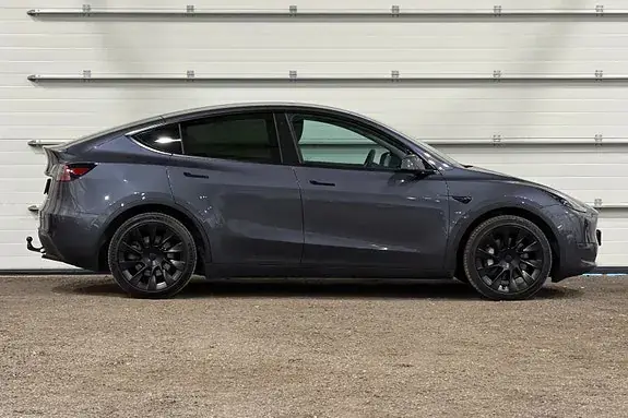 Tesla Model Y 2023 photo 2