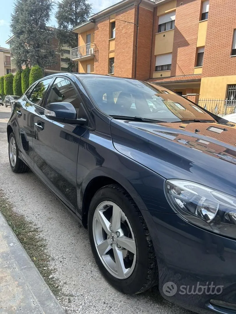Volvo V40 2017 photo 5