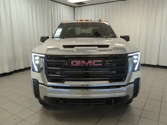 GMC Sierra 3500Hd 2026 photo 3