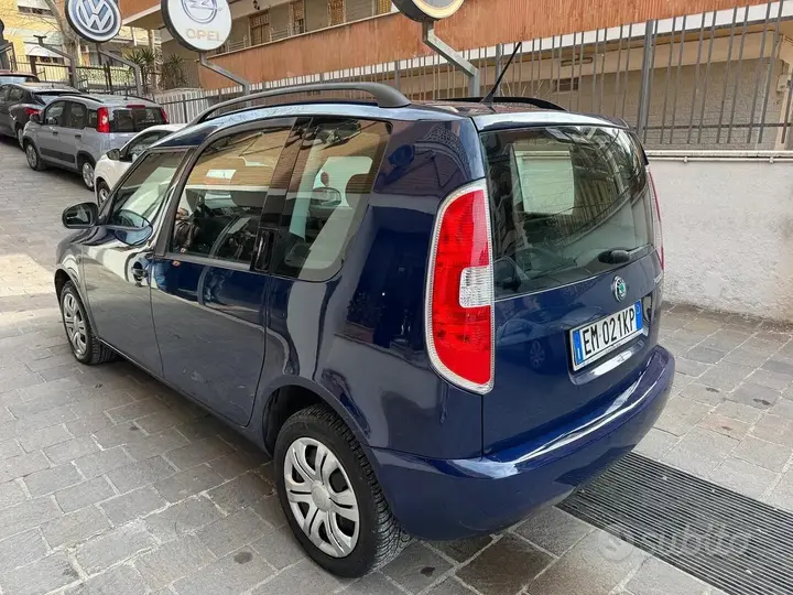 Skoda Roomster 2012 photo 4