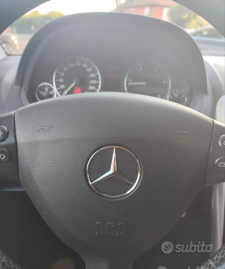 Mercedes-Benz A 2011 photo 4