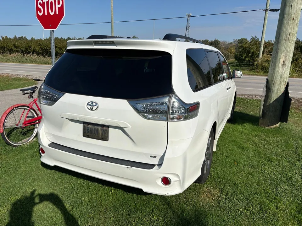 Toyota Sienna 2017 photo 3