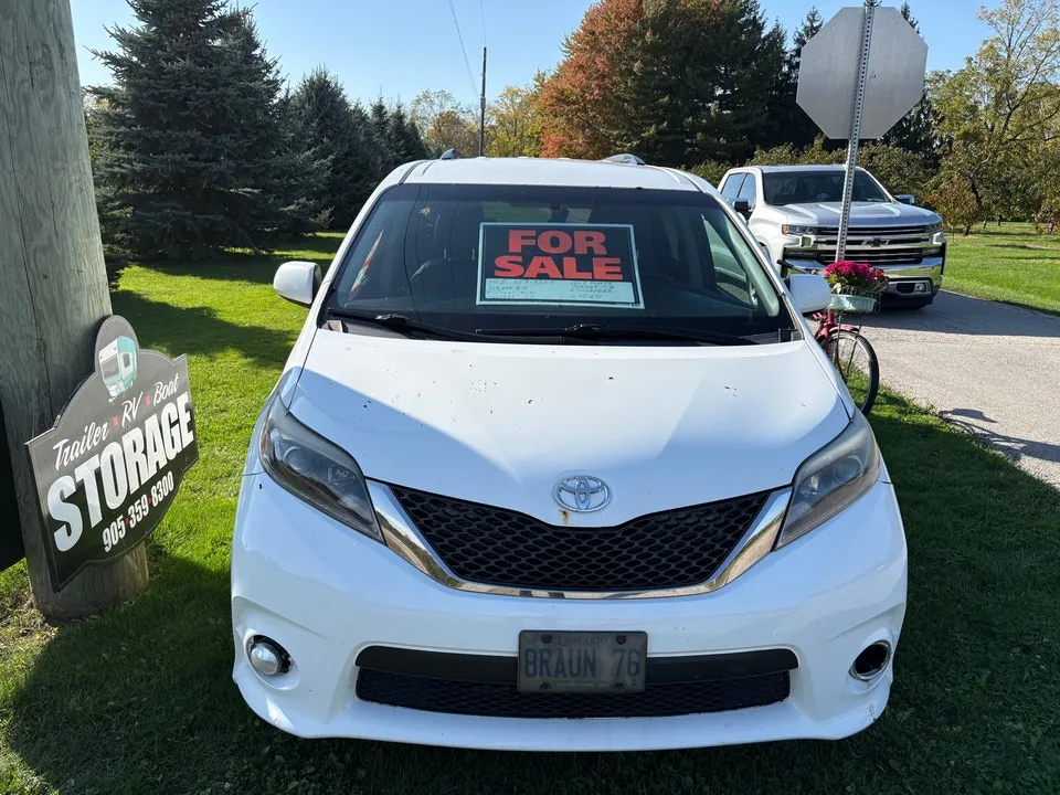 Toyota Sienna 2017 photo 2